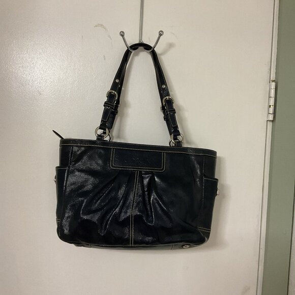 Coach Handbags - Coach pleated Gallery Tote black patent leather Shoulder Bag W/green Lining